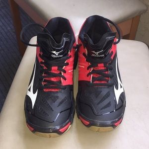 Women’s court shoes (volleyball)